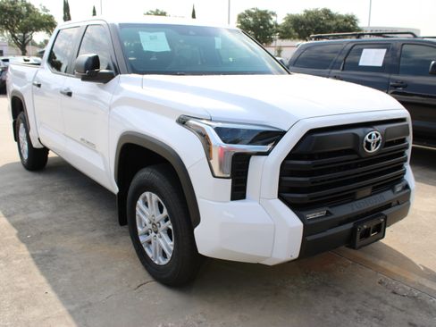 Used 2025 Toyota Tundra SR5 AWD/4WD image 2