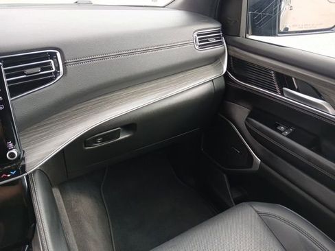 Used 2024 Jeep Wagoneer Series III image 38