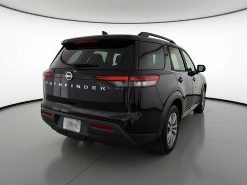 Used 2025 Nissan Pathfinder SV image 9