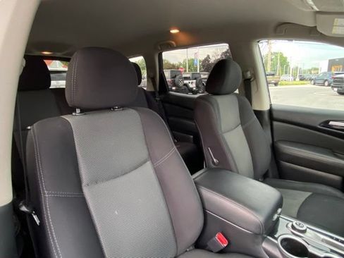 Used 2019 Nissan Pathfinder SV AWD/4WD image 23
