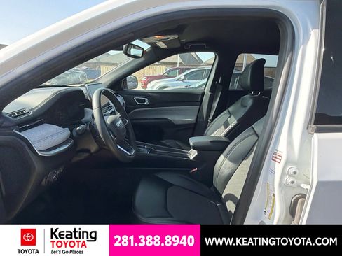 Used 2024 Jeep Compass Latitude AWD/4WD image 9
