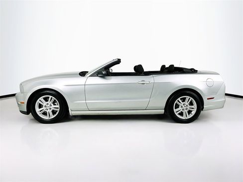 Used 2014 Ford Mustang Convertible image 7
