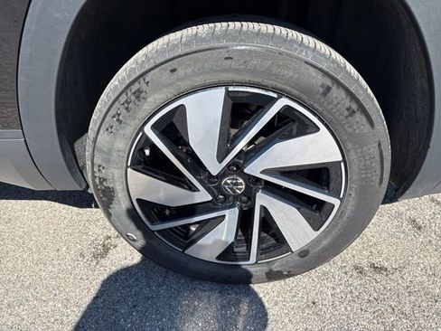 Used 2026 Volkswagen Atlas SE image 10