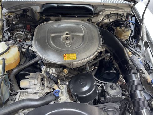Used 1988 Mercedes-Benz 560 SL image 4