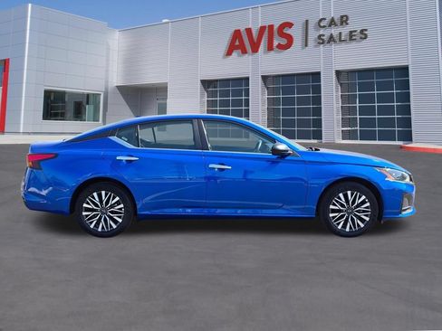 Used 2025 Nissan Altima 2.5 SV AWD/4WD image 5