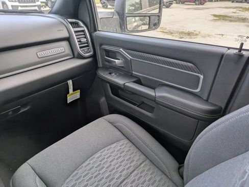 New 2026 RAM 2500 Big Horn AWD/4WD image 17