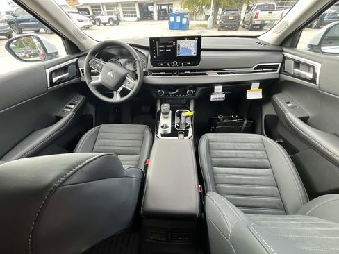 New 2026 Mitsubishi Outlander SE FWD image 17