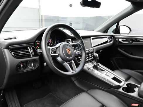 Certified 2020 Porsche Macan AWD/4WD image 4