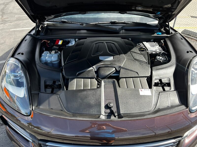 Used 2020 Porsche Cayenne AWD/4WD image 47