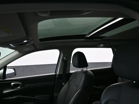 Used 2023 Kia Sorento EX w/ Panoramic Sunroof Package FWD image 11