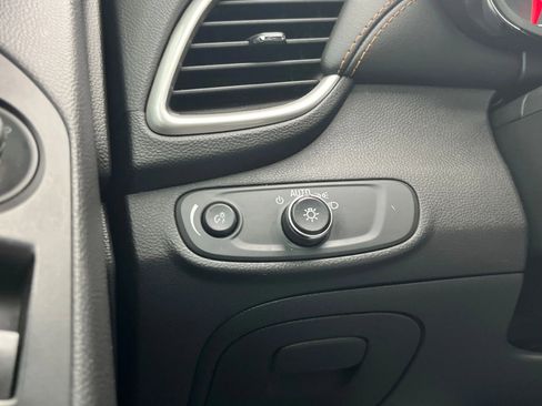 Used 2019 Chevrolet Trax LT w/ LT Convenience Package image 19