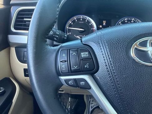 Used 2016 Toyota Highlander XLE AWD/4WD image 26