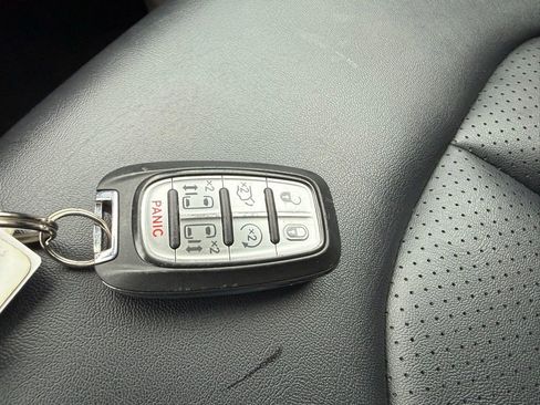 Used 2024 Chrysler Pacifica Touring-L image 28