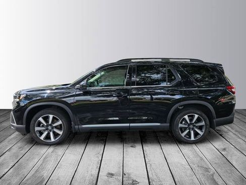 Certified 2025 Honda Pilot Touring image 2