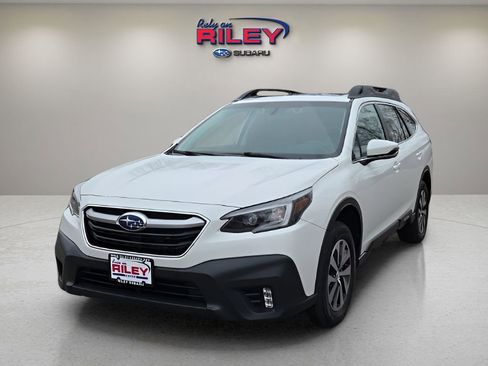 Used 2022 Subaru Outback Premium image 1