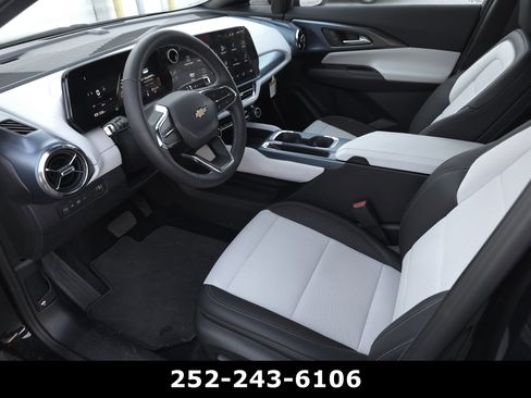 Used 2025 Chevrolet Equinox EV LT image 9