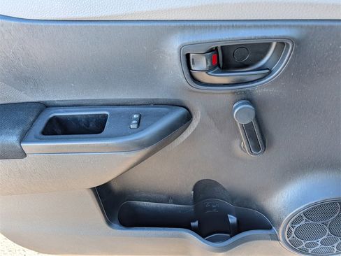 Used 2012 Toyota Yaris SE image 16