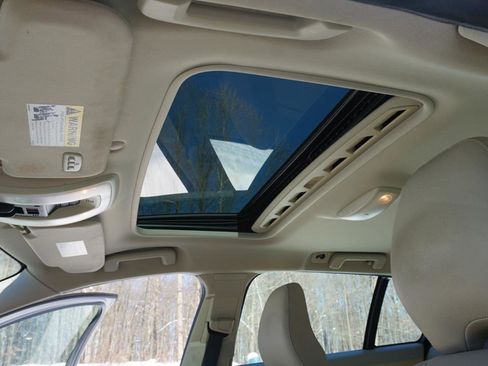 Used 2015 Volvo V60 T5 Premier w/ Convenience Package image 18