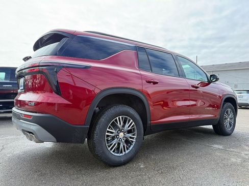 New 2026 Chevrolet Traverse LT image 8