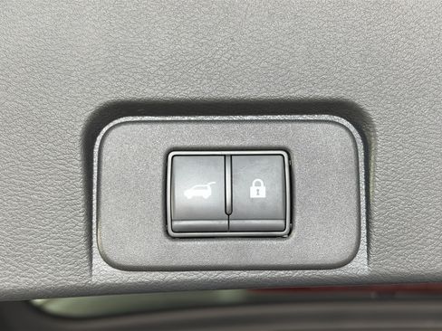 Certified 2023 Nissan Rogue Platinum w/ Platinum Premium Package AWD/4WD image 15