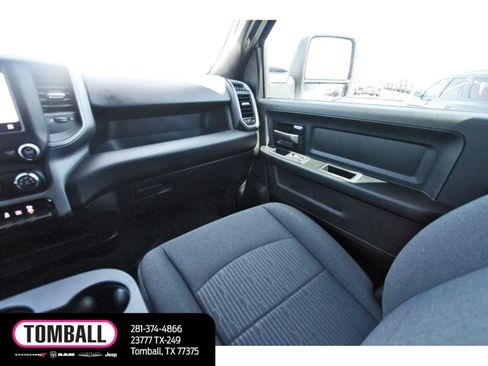 Used 2024 RAM 2500 Tradesman w/ Chrome Appearance Group AWD/4WD image 11