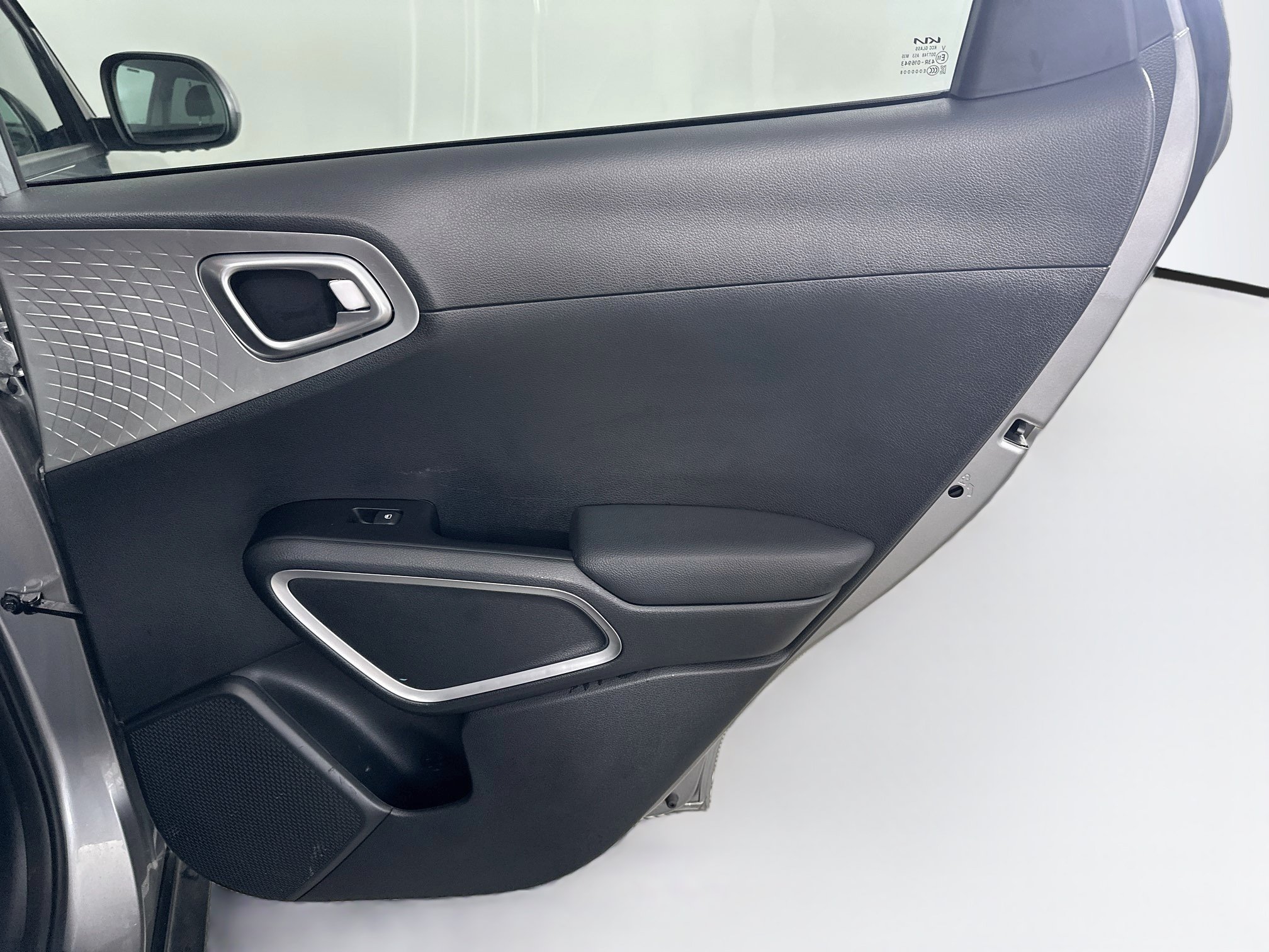 Used 2025 Kia Soul LX w/ LX Technology Package FWD image 28