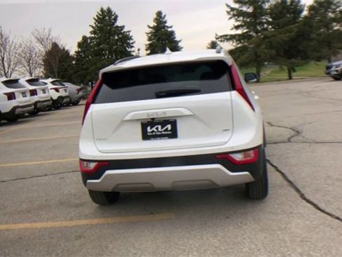New 2025 Kia Niro EX image 2