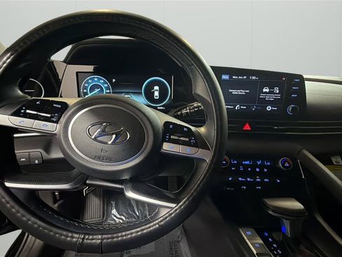 Used 2021 Hyundai Elantra SEL w/ Convenience + Premium Package FWD image 20