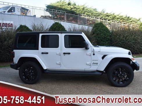 Used 2023 Jeep Wrangler Unlimited Sahara w/ Cold Weather Group AWD/4WD image 14