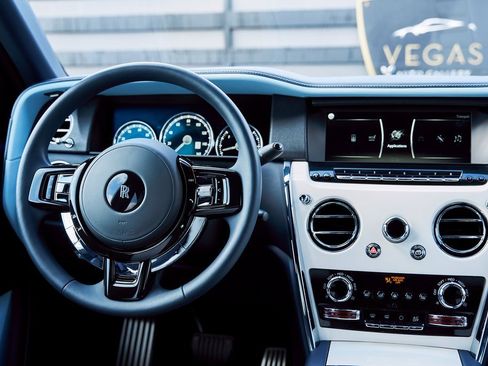 Used 2022 Rolls-Royce Cullinan w/ Cullinan Package image 61