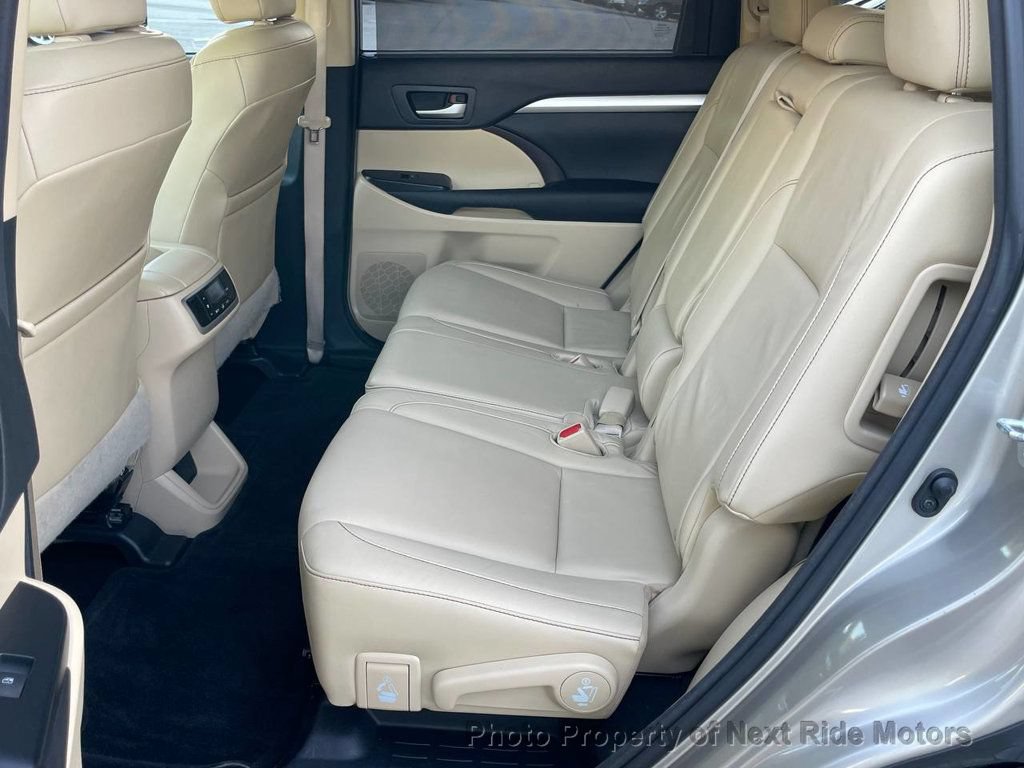 Used 2015 Toyota Highlander XLE AWD/4WD image 11