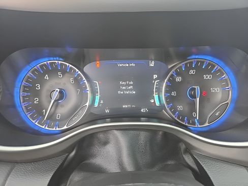 Used 2024 Chrysler Pacifica Touring-L FWD image 17
