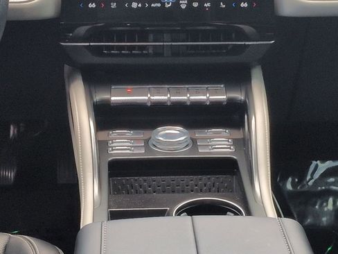 Used 2024 Lincoln Nautilus Premier AWD/4WD image 20