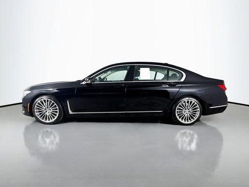 Certified 2022 BMW 740i image 4