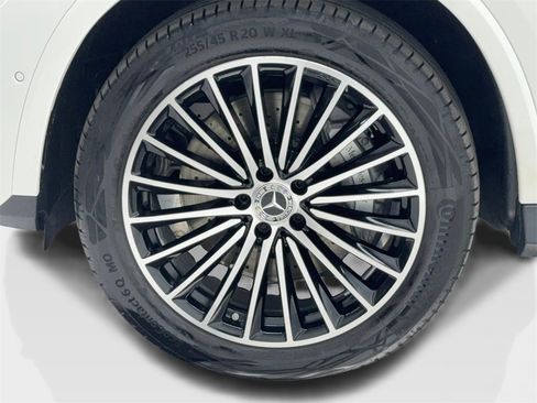 Used 2025 Mercedes-Benz GLC 300 4MATIC image 58