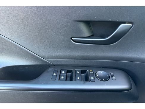 Used 2025 Hyundai Kona SEL image 13