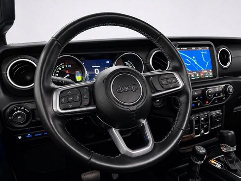 Used 2023 Jeep Wrangler Unlimited Sahara w/ Cold Weather Group AWD/4WD image 15