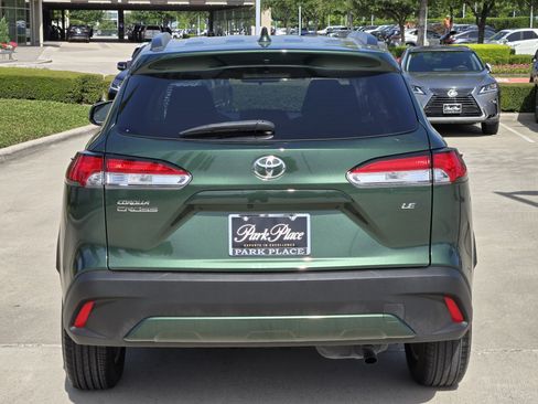 Used 2023 Toyota Corolla Cross LE w/ Moonroof Package FWD image 4