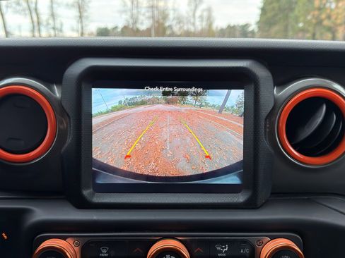 Used 2023 Jeep Wrangler Sahara image 4