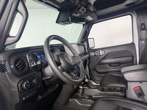 Used 2024 Jeep Wrangler Unlimited Rubicon 4xe AWD/4WD image 24