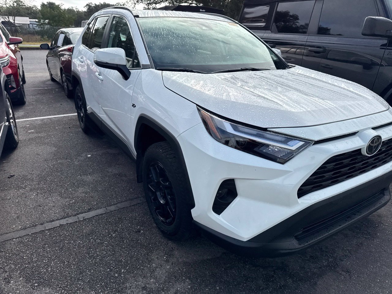 Used 2024 Toyota RAV4 XLE w/ Convenience Package FWD image 4
