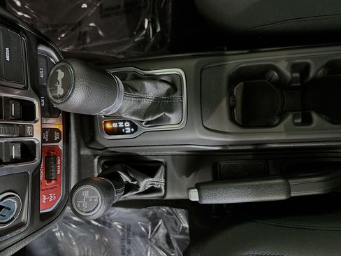 Used 2025 Jeep Wrangler Unlimited Rubicon 4xe image 21