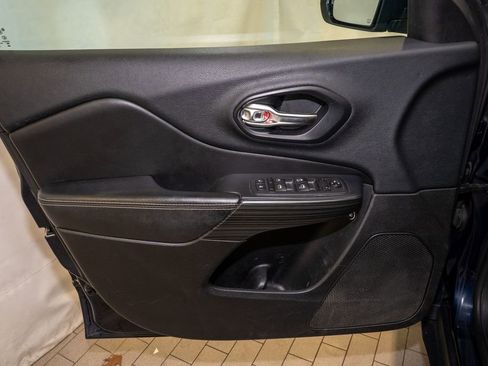 Used 2016 Jeep Cherokee Limited image 11