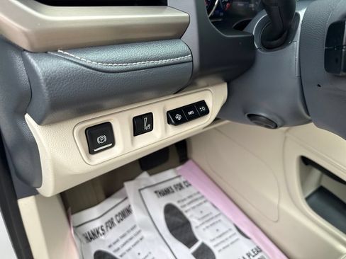 Used 2021 GMC Acadia Denali w/ Denali Technology Package FWD image 17