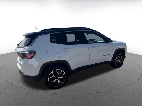 Used 2025 Jeep Compass Limited image 14