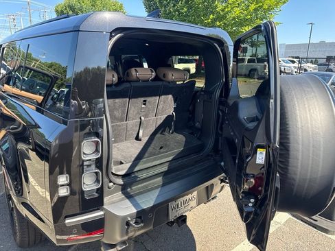 Used 2025 Land Rover Defender 130 V8 AWD/4WD image 17