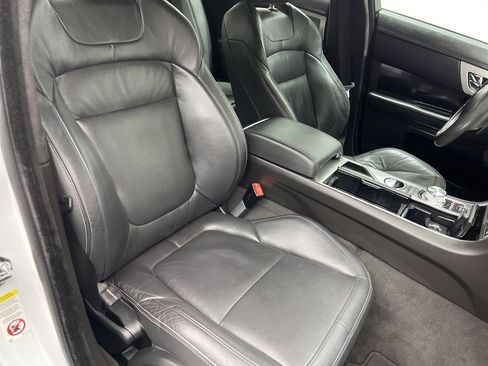 Used 2015 Jaguar XF Sport image 19