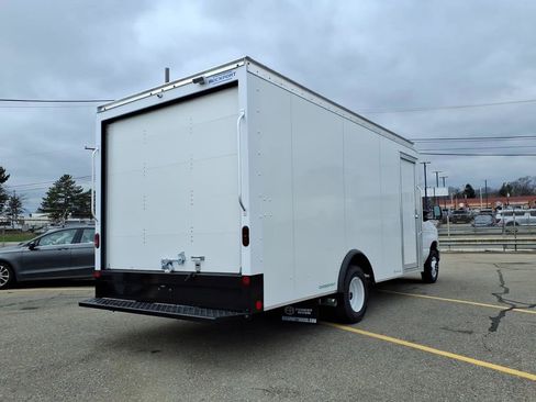 New 2027 Ford E-450 and Econoline 450 Super Duty w/ Power Equipment Group image 6