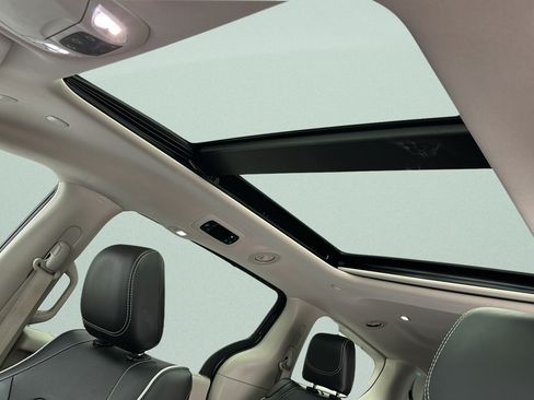 Used 2023 Chrysler Pacifica Limited FWD image 15