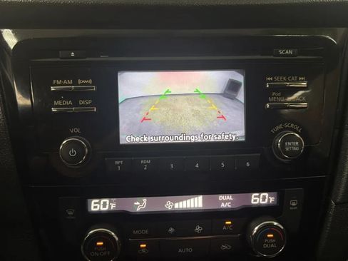 Used 2017 Nissan Rogue SV FWD image 14